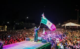 Aleida Alavez encabeza grito de Independencia en Iztapalapa; realizan espectáculo con drones