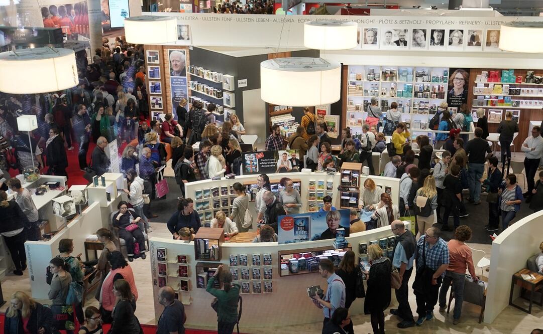 Esta feria del libro alemana es la plataforma más grande del mundo para la negociaciones de derechos de autor. Foto: EFE/EPA/RONALD WITTEK