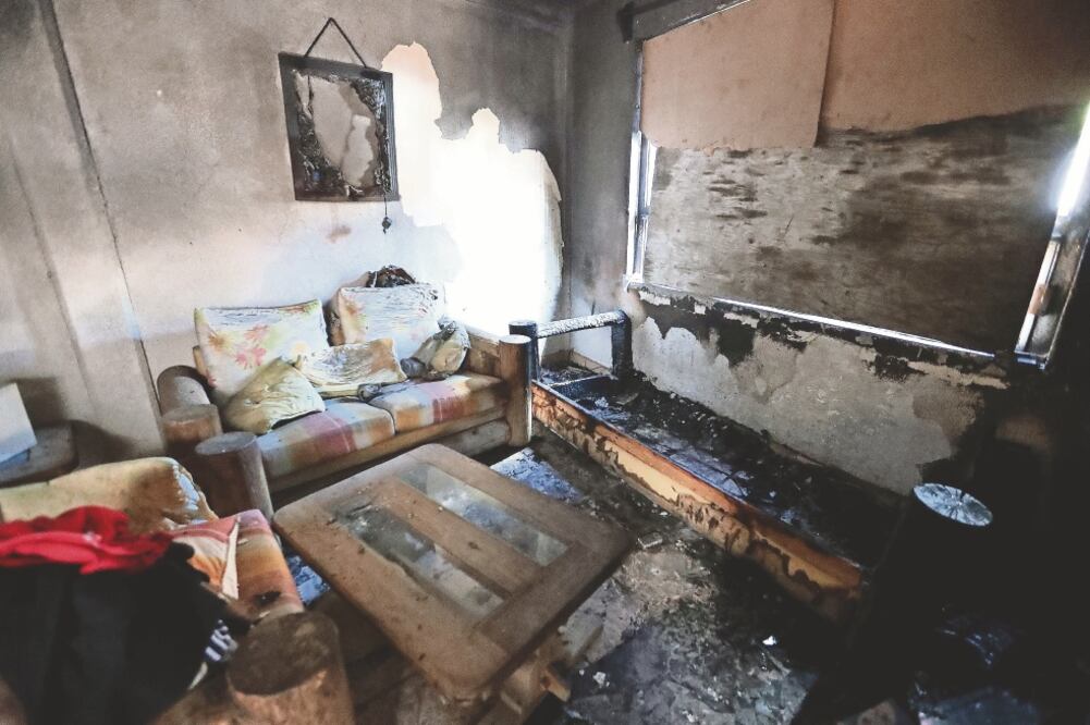 Afectados por el incendio tuvieron pérdida total de sus hogares. (ARIEL OJEDA. EL UNIVERSAL)
