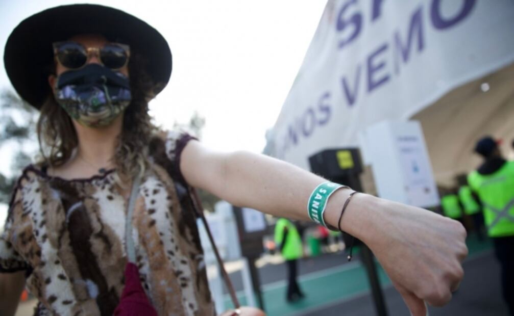 Con constancia de vacunación y cubrebocas ingresa el público al Corona Capital