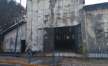 Incendio consume teatro en la UAS; se desconoce el origen del siniestro