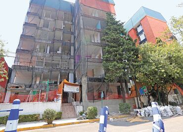 Cumplen exfuncionarios 1 año de fuga