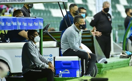 Ignacio Ambriz, desesperado por crisis de León