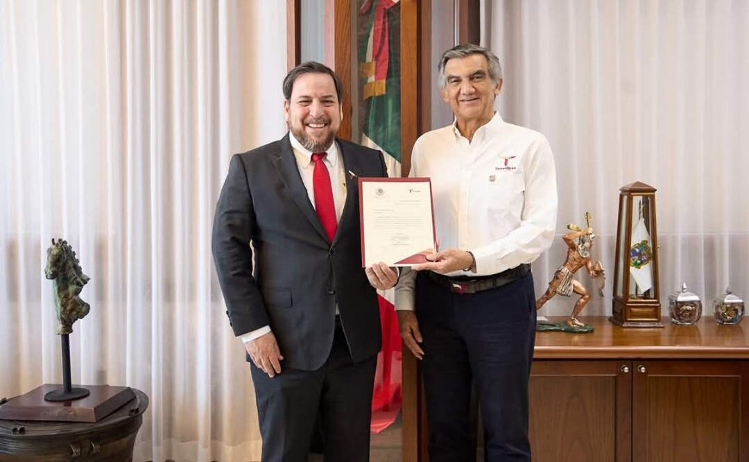 Gobernador de Tamaulipas (derecha) designa a Miguel Ángel Valdez García (izquierda) como nuevo titular de la Secretaría de Educación (08/04/2025). Foto: Especial