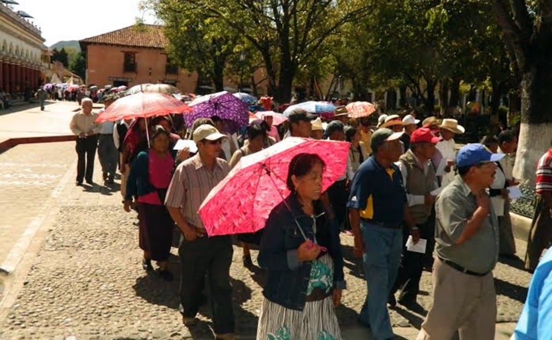 Los inconformes marcharon del sur de la ciudad a la Plaza Catedral, donde concluyeron con un mitin. /Oscar Gutiérrez - EL UNIVERSAL