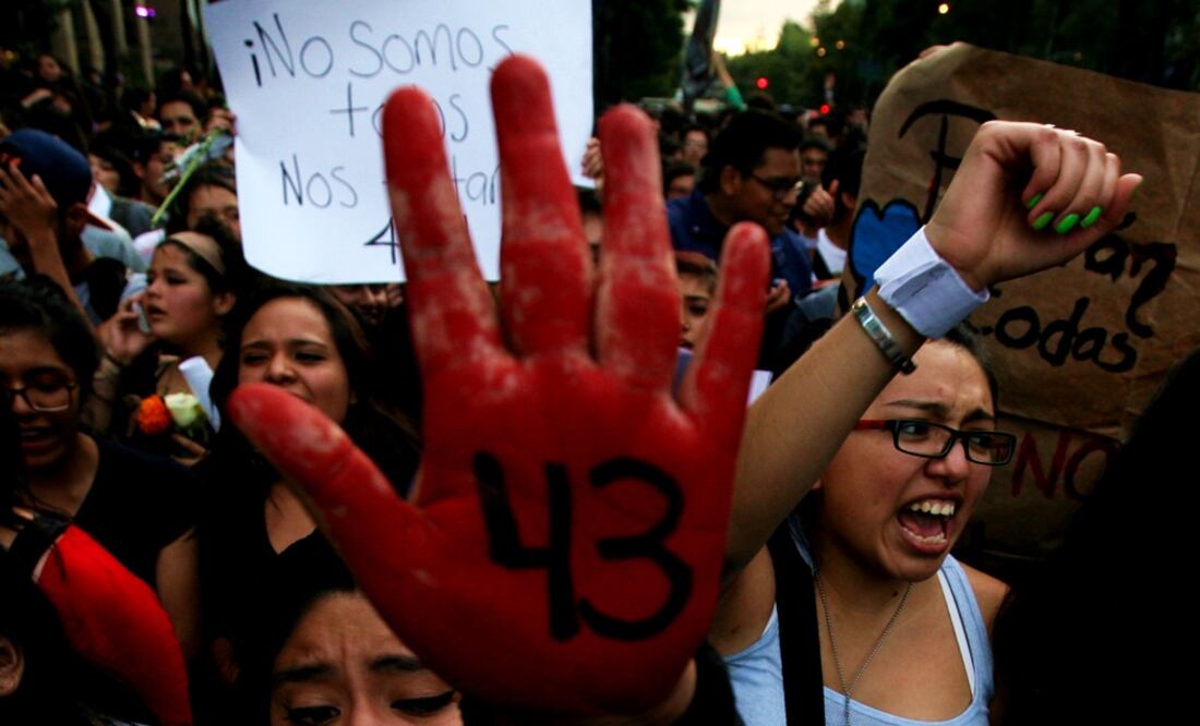 Demonstrators protest the disappearance of 43 students from the Isidro Burgos rural teachers college, in Mexico City – Photo: Marcos Ugarte/AP
