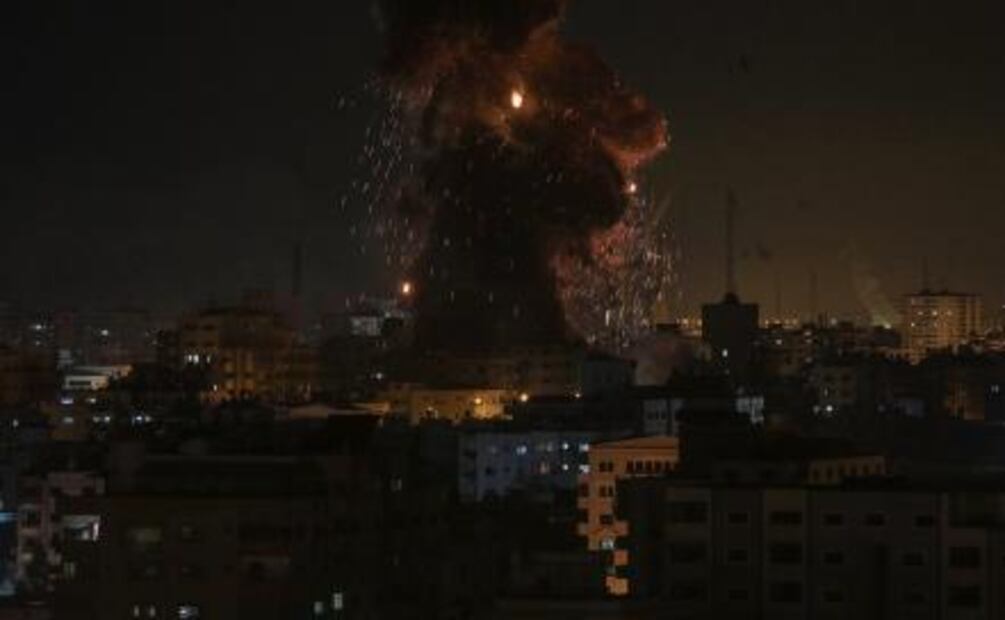 Fuerza aérea israelí destruye edificio de la televisión de Hamas en Gaza