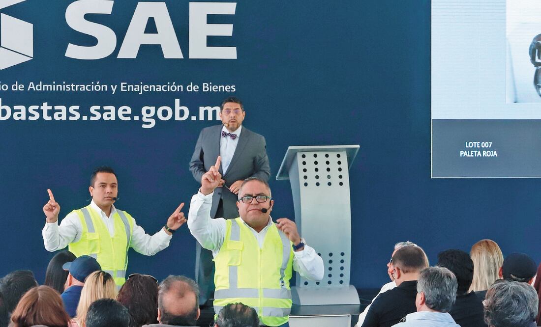 A pesar de que el SAE tenía previsto el registro de 250 a 350 compradores para la subasta de joyas y amplió dos veces el plazo para la inscripción, apenas participaron 70 personas. BERENICE FREGOSO. EL UNIVERSAL