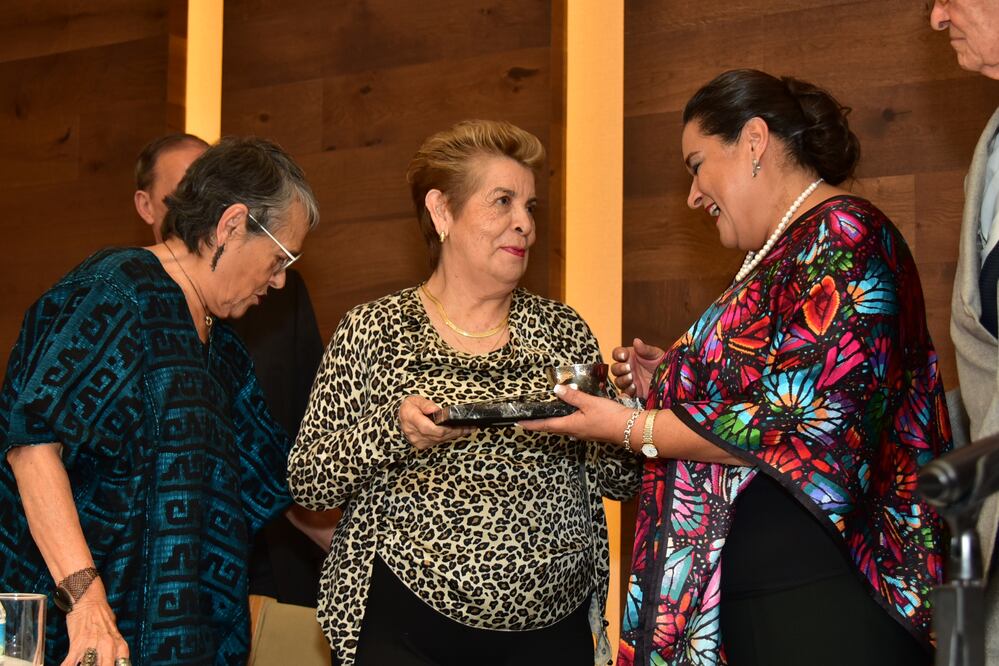 Blanca Estela Vidales recibe el "Molcajete de Plata" 2017 por su labor en cocina