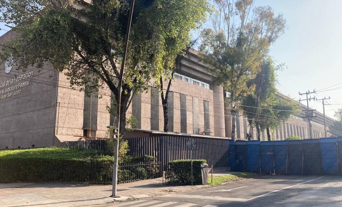 Sede del Poder Judicial de San Lázaro amanece con vallas. Foto: Yalina Ruiz|EL UNIVERSAL