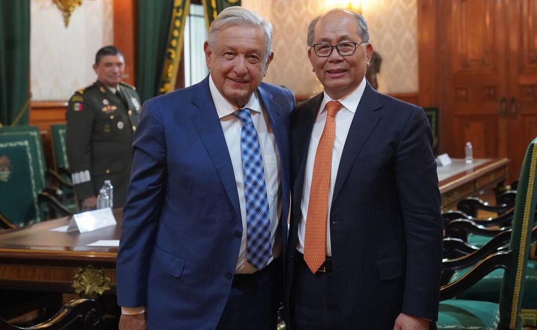 AMLO en reunión con el representante especial del gobierno chino para Asuntos Latinoamericanos y vicepresidente de la Asociación China de Diplomacia Pública, Qiu Xiaoqi / Foto: @lopezobrador_