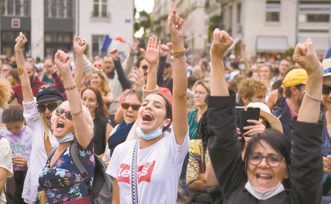 Manifestantes contra las medidas anti-Covid, en Nantes. Foto: Sebastien Salom-Gomis. AFP