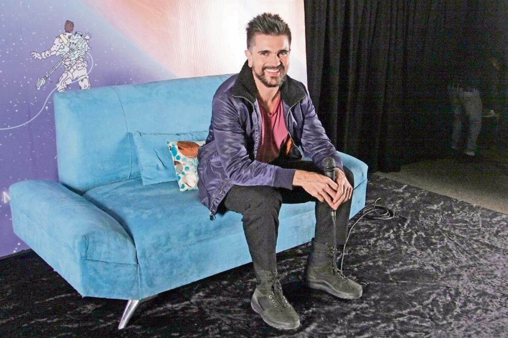 El cantante presenta su nuevo material visual masivo "Mis planes son amarte". (CARLOS MEJIA. EL UNIVERSAL)