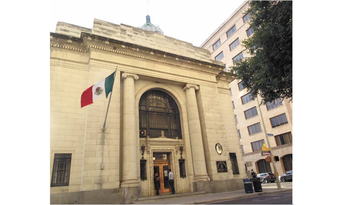 Toda información que generen los consulados de México en Estados Unidos, incluida la embajada, deberá cambiar el almacenamientos de datos. Foto/ARCHIVO EL UNIVERSAL