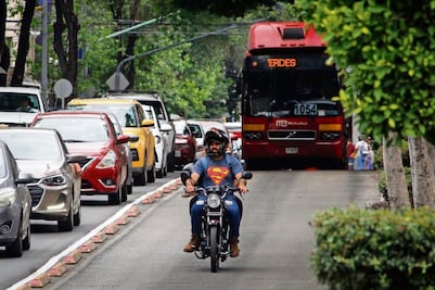 Van al alza las multas por invadir carril del Metrobús