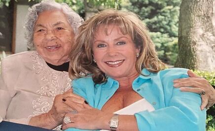 Laura Zapata despide, sin Thalía, a su abuelita 