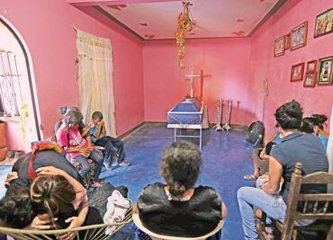 Lo encontraron entre escombros; estaba muerto