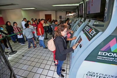 Escuelas de Toluca exigen nuevas actas de nacimiento, denuncian padres de familia 