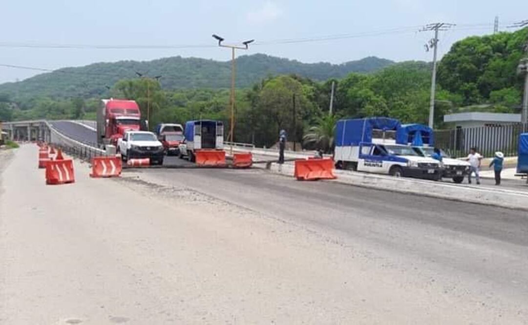 Los campesinos realizaron bloqueos en las carreteras México-Tampico y en Álamo-Tamazunchale, a la altura de la comunidad de Oxtomal. Foto: Especial