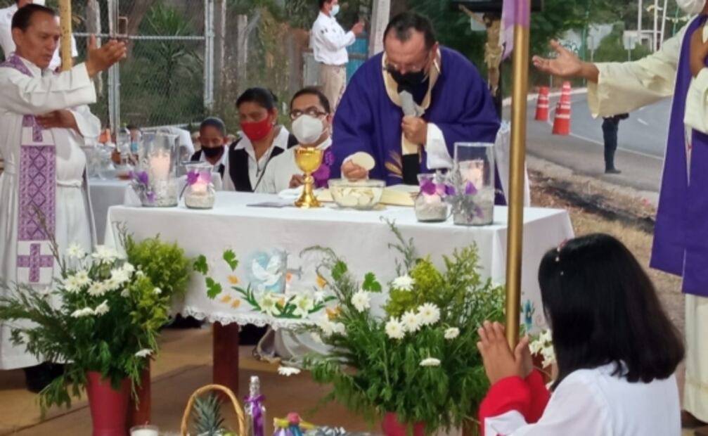 A nueve días de la tragedia, ofician misa en memoria de los 56 migrantes fallecidos en Chiapas