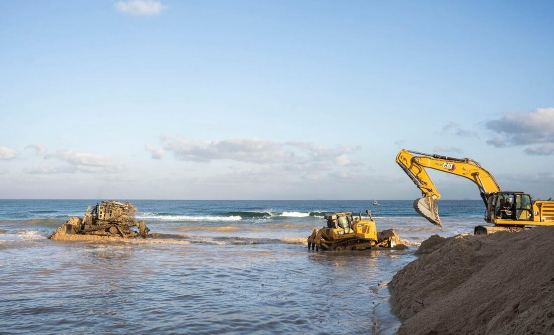 Muelle flotante construido por Estados Unidos frente a las costas de Gaza para proporcionar ayuda humanitaria a los gazatíes. Foto: EFE