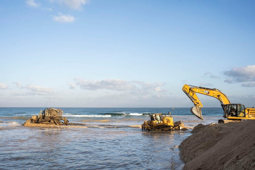 Muelle flotante construido por Estados Unidos frente a las costas de Gaza para proporcionar ayuda humanitaria a los gazatíes ya ha sido anclado en una de las playas de la franja. Foto: EFE/Archivo