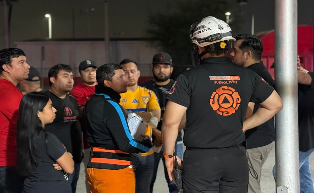 Fuga de amoniaco en Escobedo provoca evacuación masiva. Foto: Especial