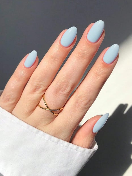 Uñas azul pastel. Foto: Shein