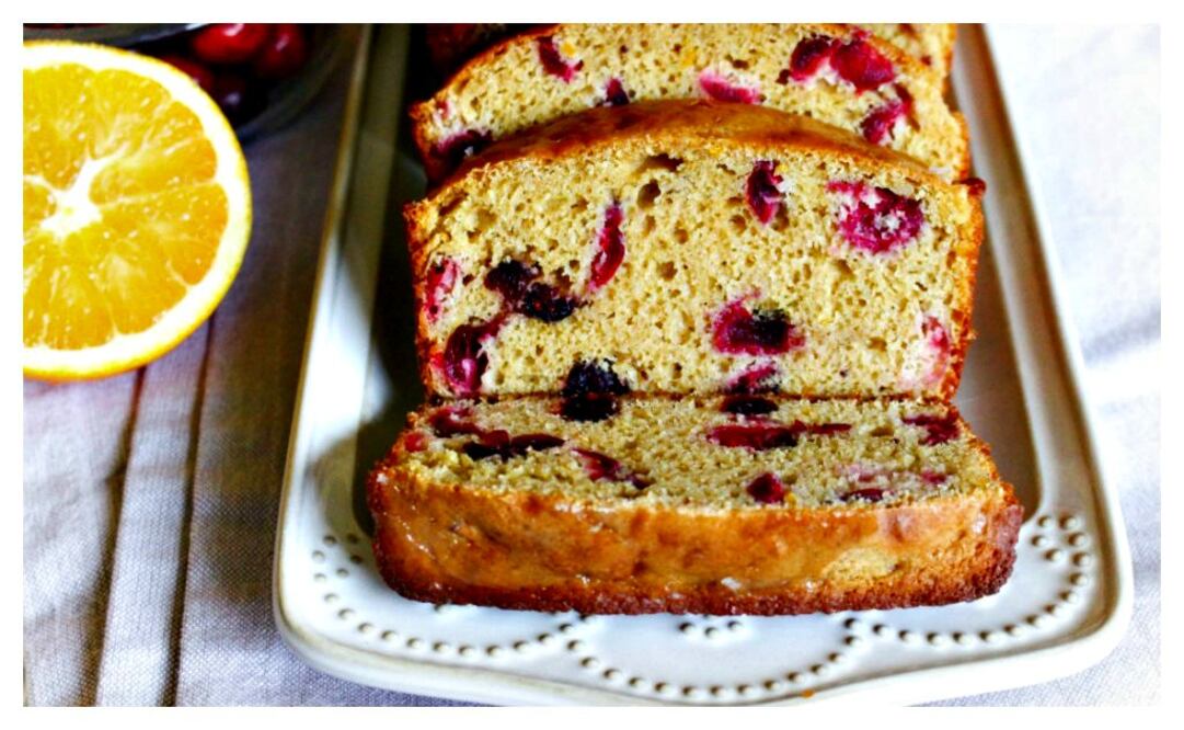Pan de mandarina con arándanos