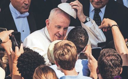 Papa Francisco promulga nueva Constitución del Vaticano