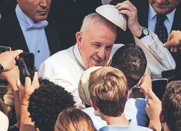 Papa Francisco promulga nueva Constitución del Vaticano