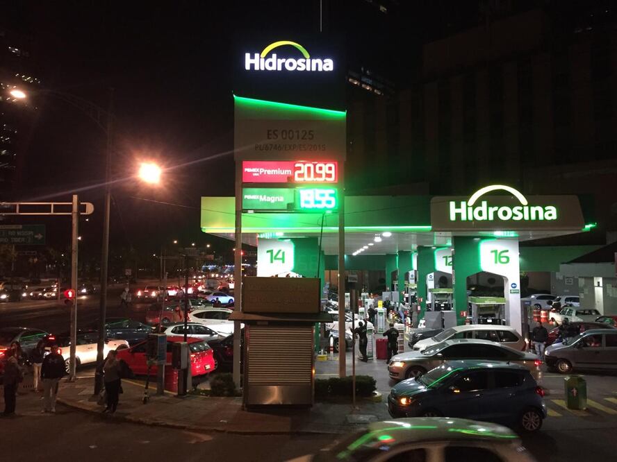 Largas filas de automovilistas en gasolineras de la CDMX (JUAN CARLOS REYES)