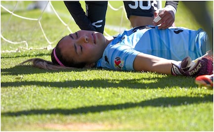 Drama en liga MX Femenil: Portera de Santos pierde el conocimiento tras fuerte golpe