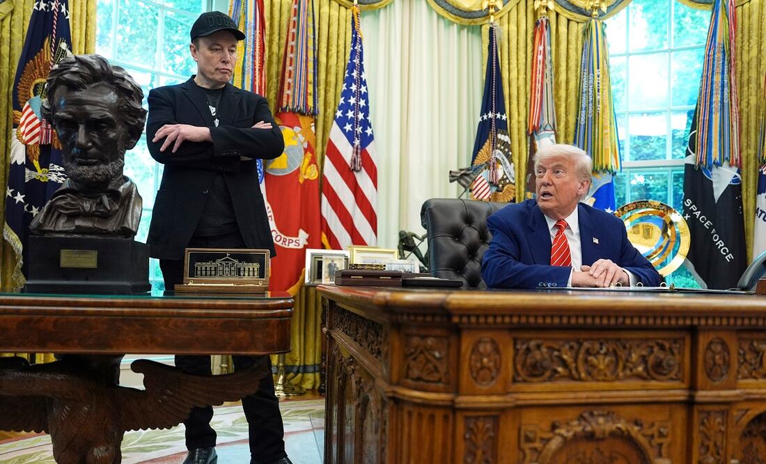 El presidente Donald Trump habla durante una conferencia de prensa con Elon Musk en la Oficina Oval de la Casa Blanca, en Washington. Foto: AP