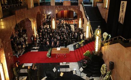 Entre anécdotas, aplausos y lágrimas despiden a Mario Lavista