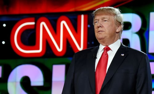 ¿Veto de Trump a medios en la Casa Blanca viola la Primera Enmienda? Esto protege la norma de la Constitución de EU