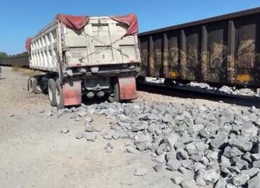 Chocan tren y tractocamión en Tamaulipas; hay dos personas lesionadas