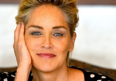 Así luce Sharon Stone en bikini a sus 63 años