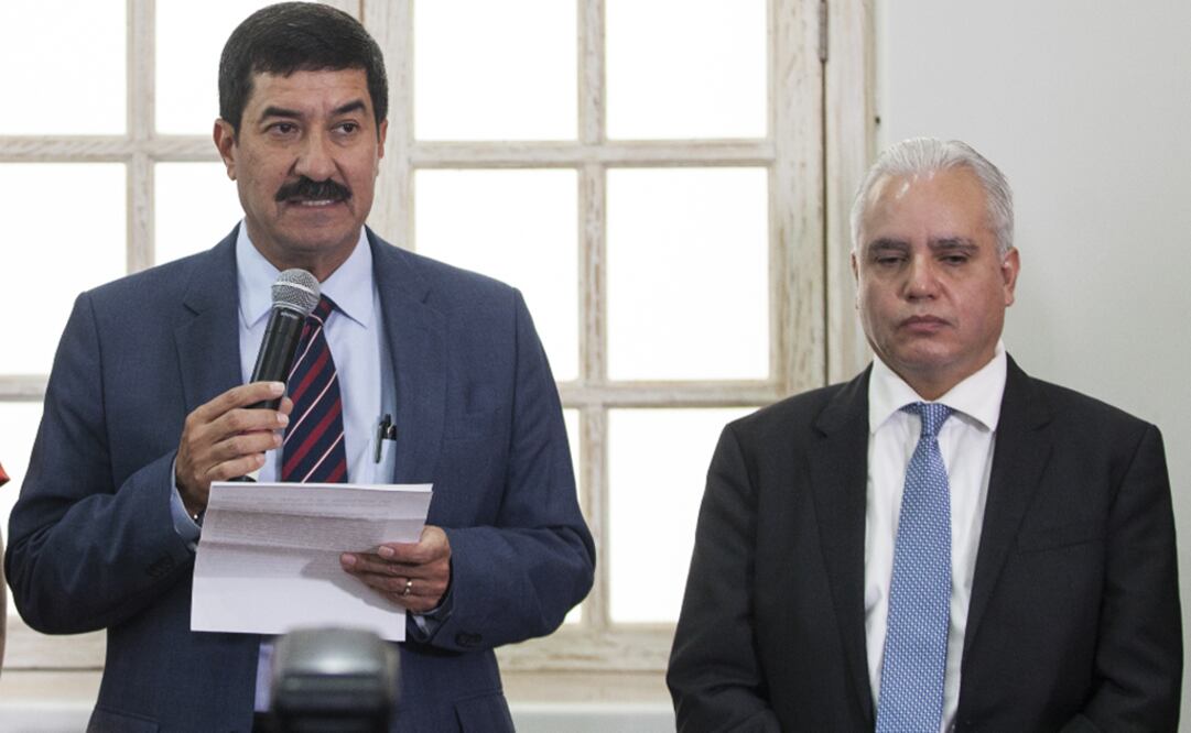El gobernador Javier Corral y el consejero jurídico del gobierno de Chihuahua, Maclovio Murillo Chávez. Foto: Camila Mata