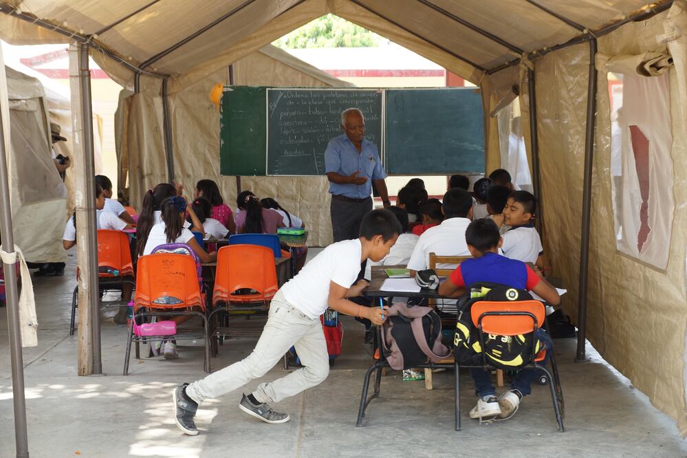 Los menores de edad dejan la escuela por necesidad, ya que el 40% que decide dejar de estudiar lo hacen por falta de interés. Fotos: Edwin Hernández. EL UNIVERSAL