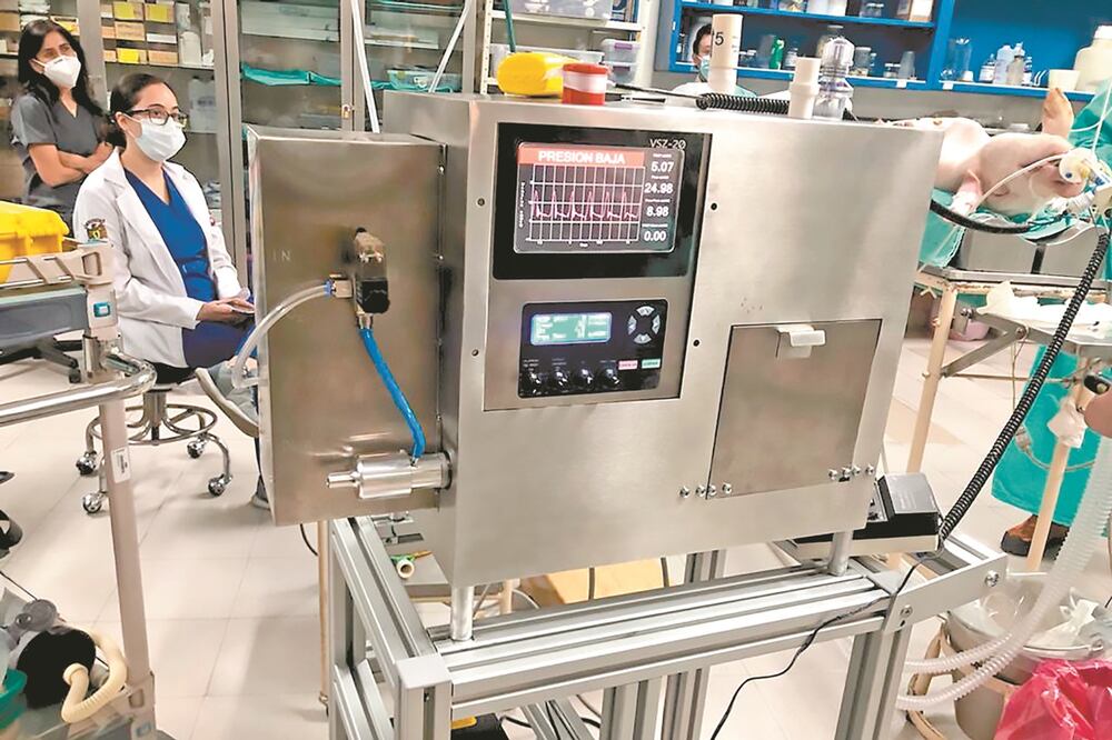 Se estima una producción de 600 ventiladores a la semana con un costo de 10 mil dólares. El VSZ-20 se encuentra en certificación de la Cofepris. Fotos: Especiales