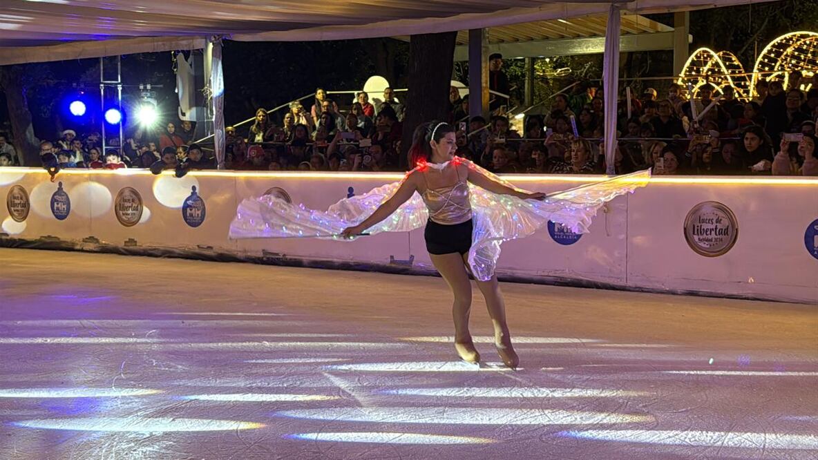 La alcaldía Miguel Hidalgo inauguró su pista de hielo, cuyas actividades serán totalmente gratuitas. (Foto; especiales)