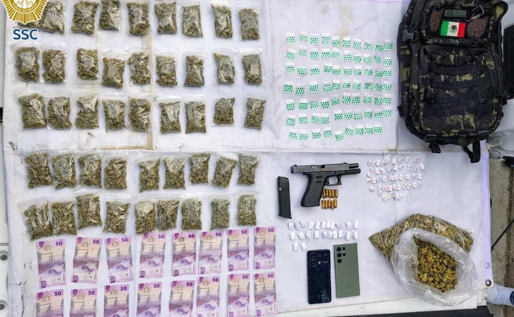 Captura a "El Ganso" presunto jefe criminal del grupo criminal Los Gansos; le aseguraron diversas dosis de drogas.
Foto: Especial.