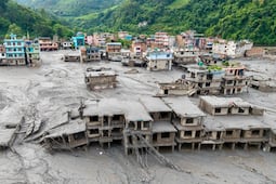 Nepal y Tíbet enfrentan riesgo de nuevas inundaciones tras riada que dejó 392 muertos y miles de desaparecidos