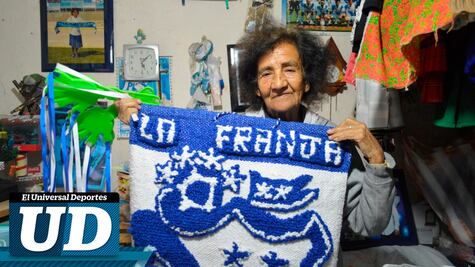 Doña Male, la abuelita más fiel al Puebla