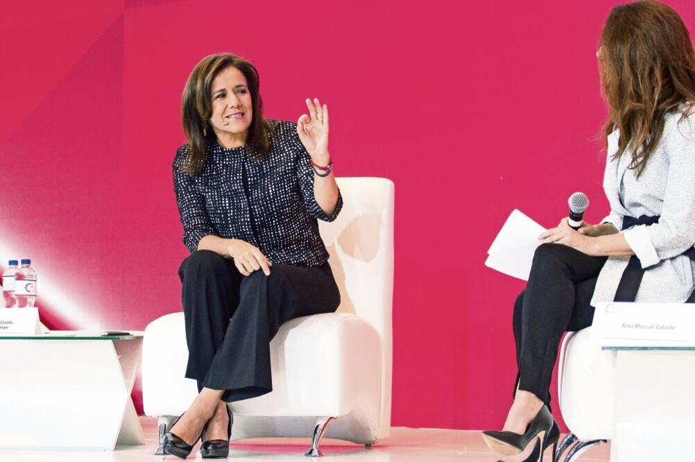 En un encuentro con los candidatos a la Presidencia de la República, la aspirante independiente Margarita Zavala dijo que no está de acuerdo con impulsar “pactos de civilidad” en periodo de intercampaña (ALEJANDRO ACOSTA. EL UNIVERSAL)