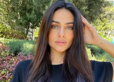 Renata Notni luce top deportivo con chamarra biker y se ve genial