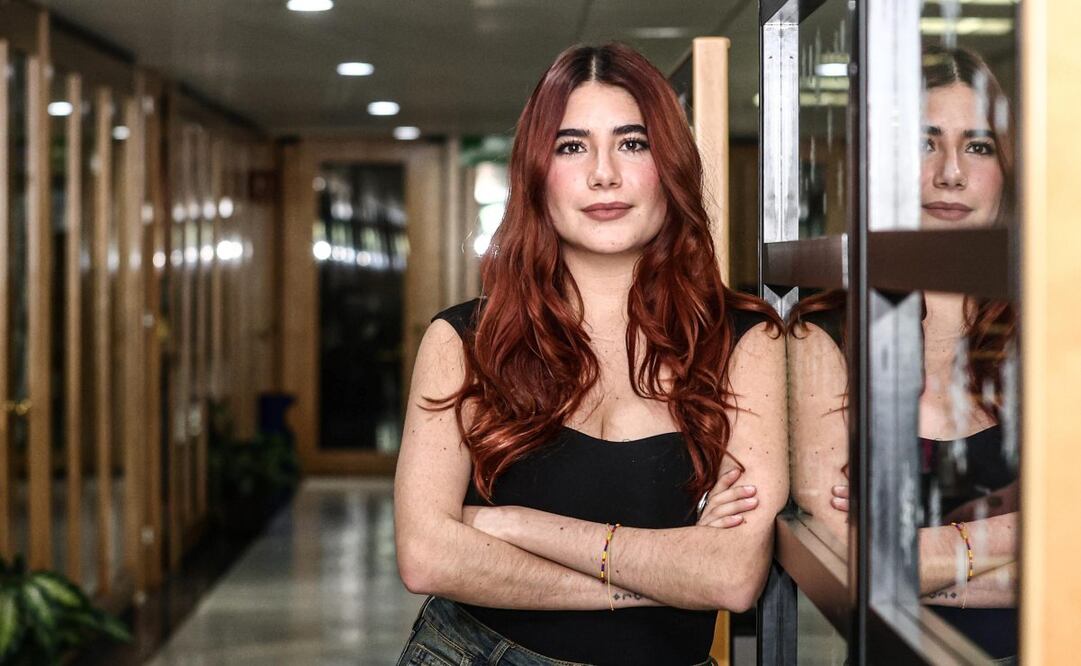 Amanda Romano, de 21 años, busca que este sector de la población tome conciencia de la realidad política del país, para lo cual genera contenido con una postura informativa y crítica. (12/02/2025) Foto: Gabriel Pano | El Universal