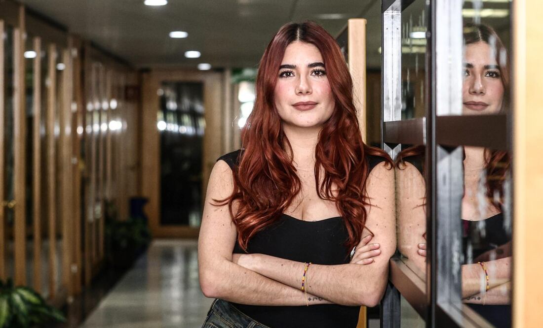 Amanda Romano, de 21 años, busca que este sector de la población tome conciencia de la realidad política del país, para lo cual genera contenido con una postura informativa y crítica. (12/02/2025) Foto: Gabriel Pano | El Universal