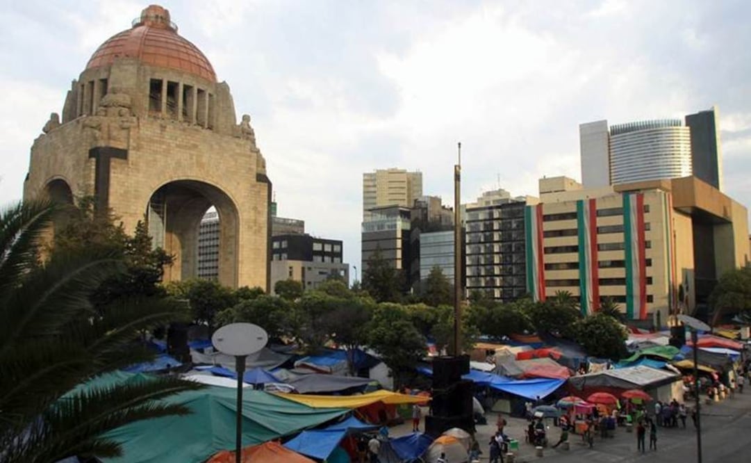 Maestros de la Sección 22 advirtieron que no cederán a sus demandas de revertir la llamada reforma educativa. (Foto: Reuters)